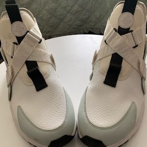 Nike air huarache women’s size 13 men’s size 11.5